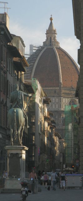 Late afternoon street corner in Firenze
